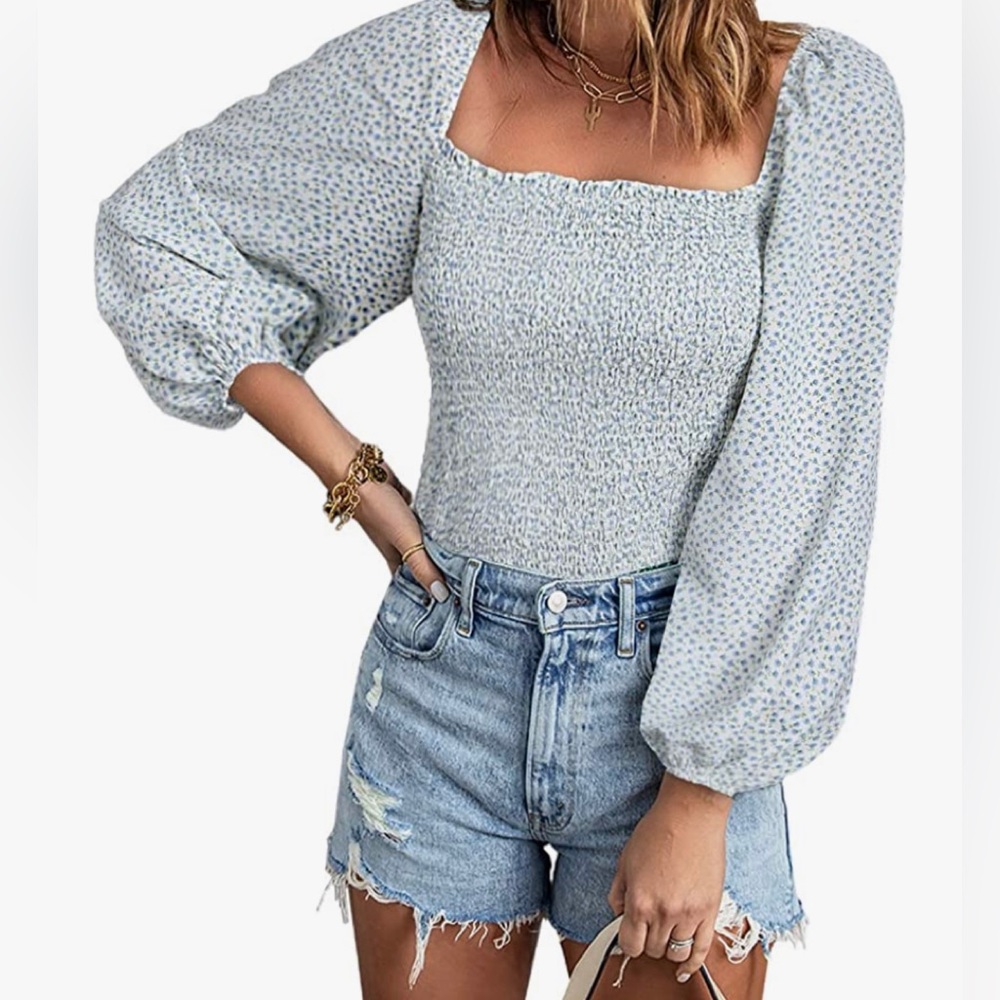 NWT square neck smocked floral top.